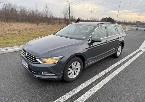 Volkswagen Passat cena 58000 przebieg: 250000, rok produkcji 2016 z Radomsko małe 172